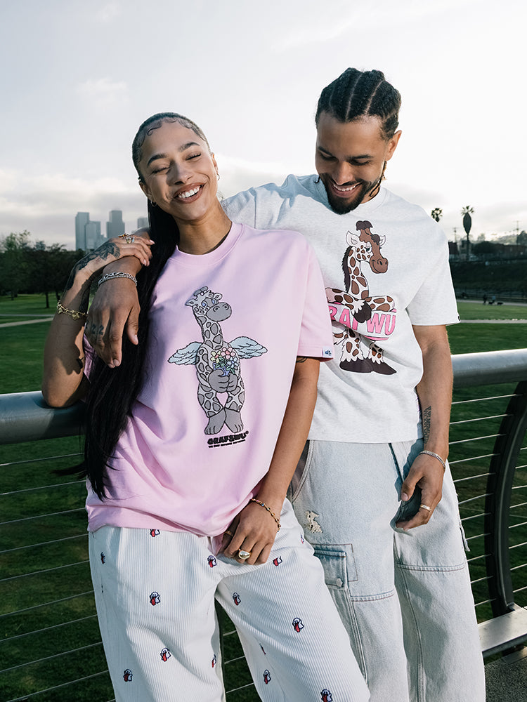 GRAFWU Kiss My Pink Letter Giraffe T-Shirts