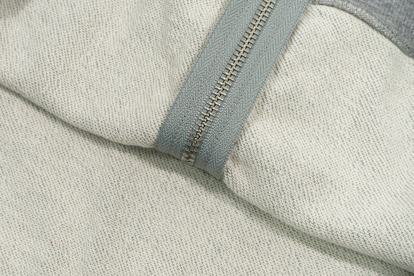 GRAF&WU Giraffe Mony Graphic Embroidered Fashion Hoodie