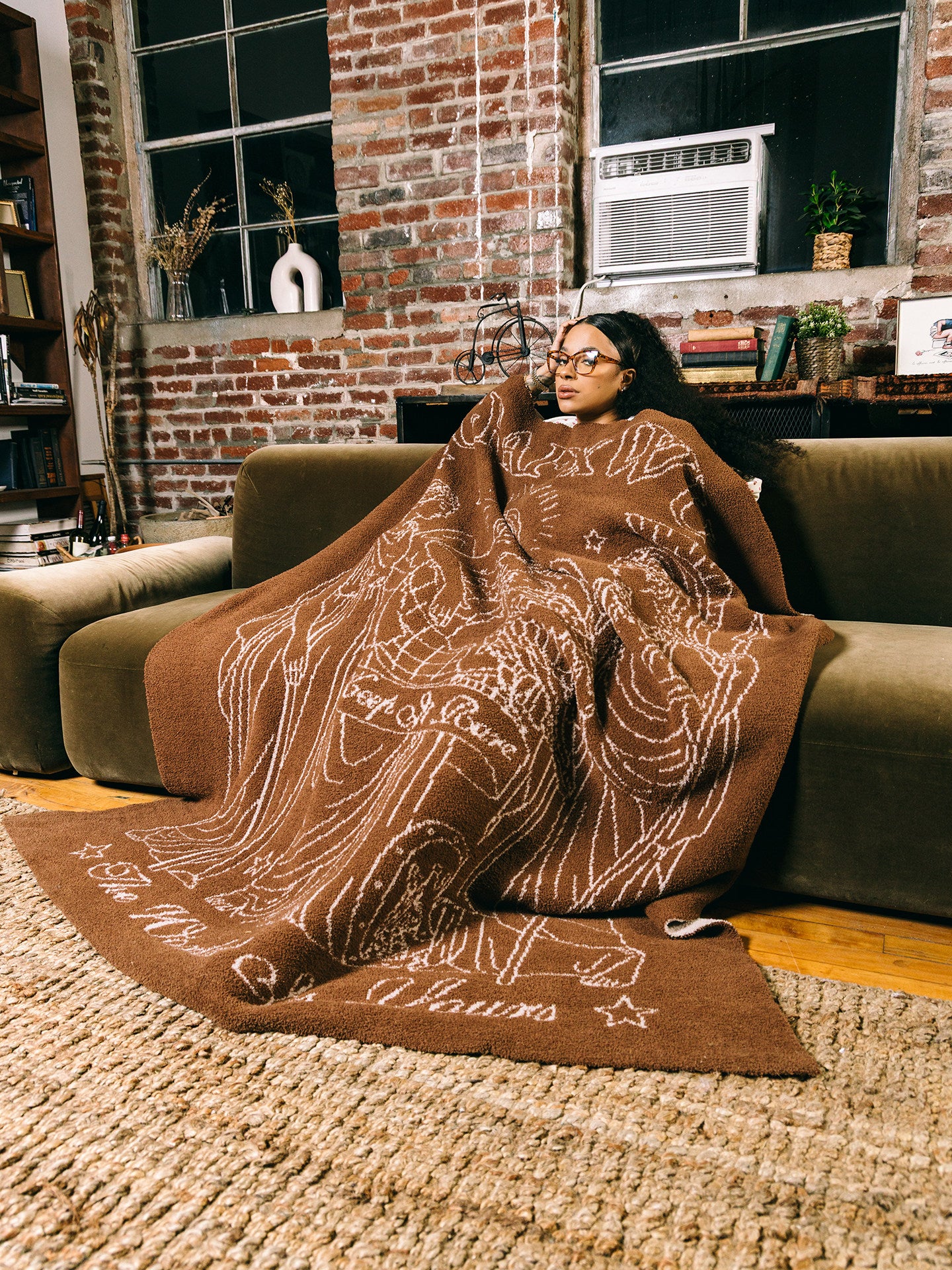 GRAFWU Victory Wealth Luck 3 Goddesses Plush Throw Blanket | Cozy Sofa Blanket for Home Decor