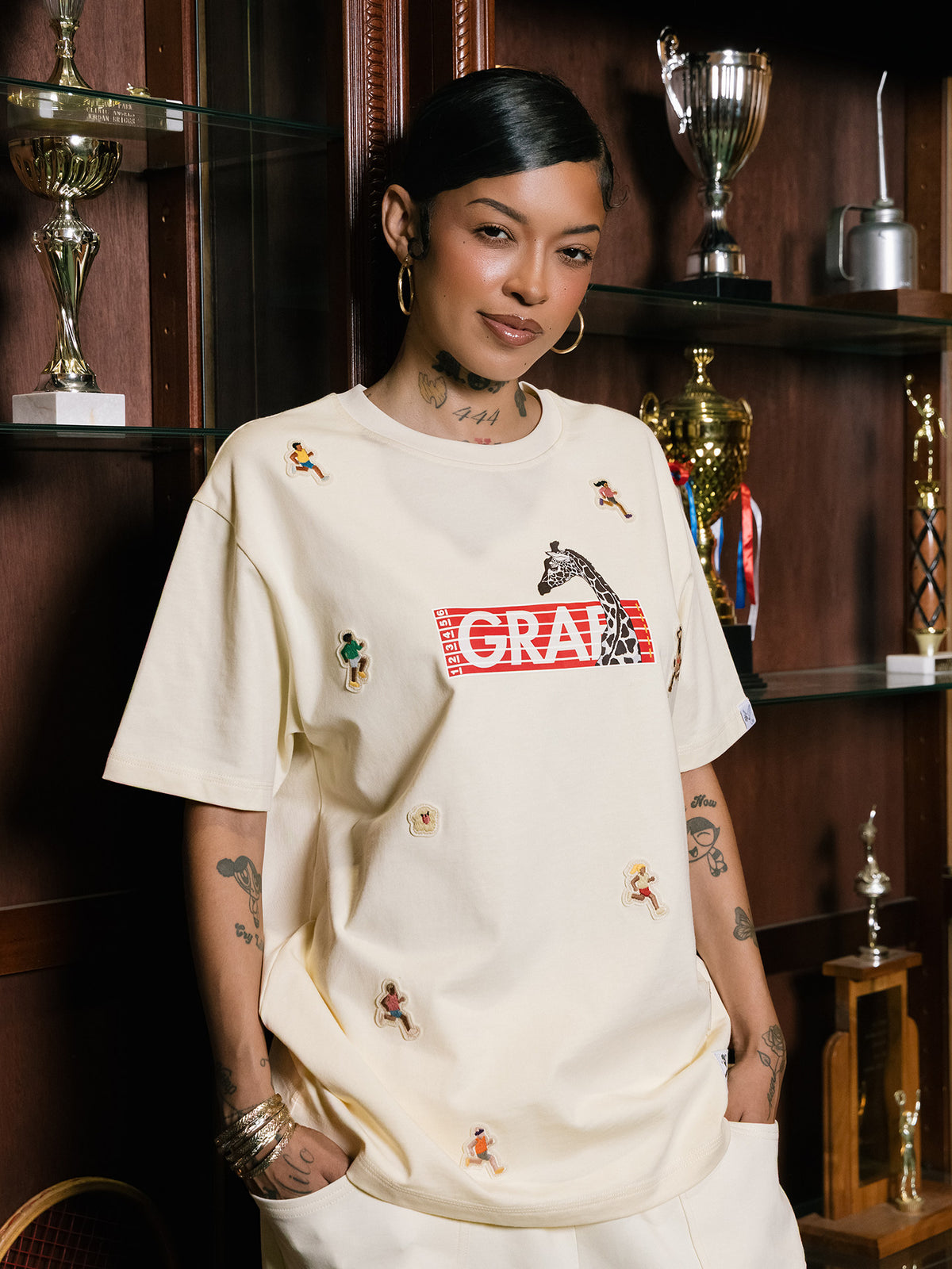 GRAF&WU Mini Embroidered Giraffe Athletic Fashion T-shirt