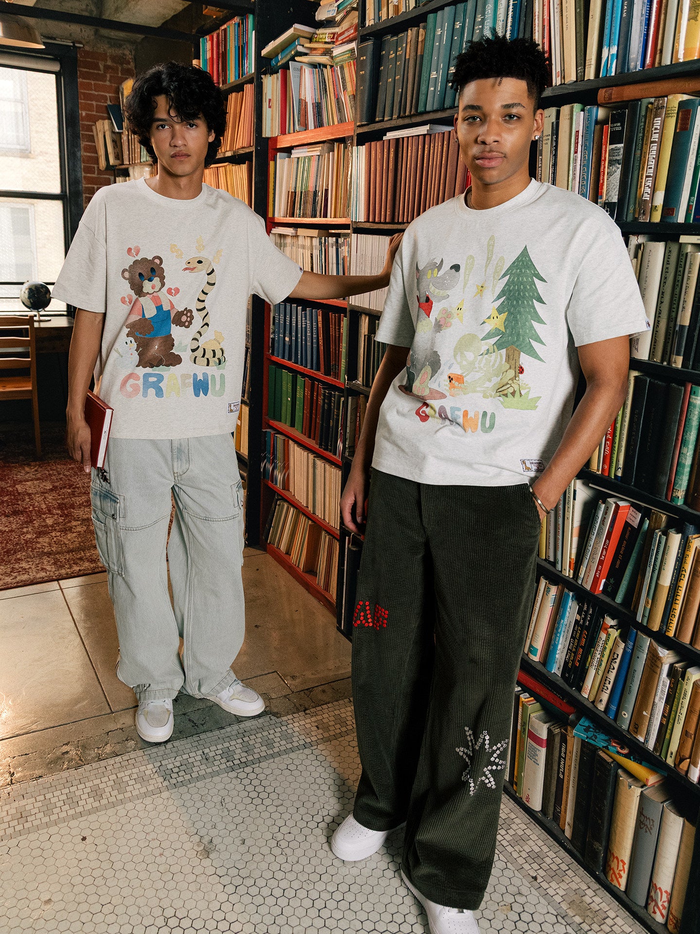 GRAF&WU【Giraffe Fable】Farmer Bear and Snake Streetwear Cool Touch T-Shirt