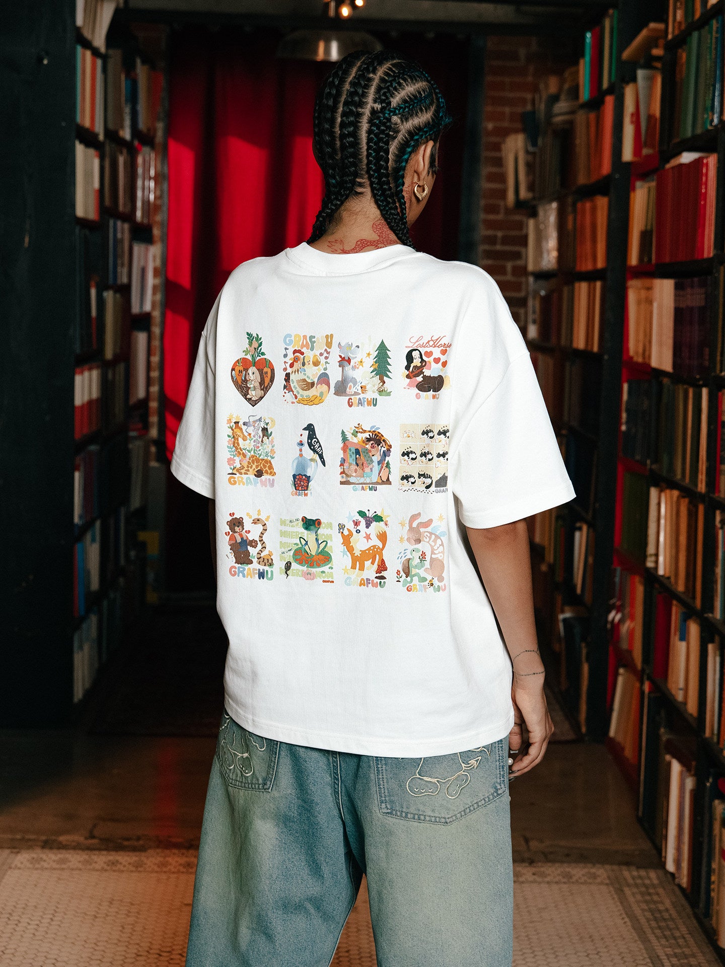 GRAF&WU 12 Giraffe Fables Art T-shirt Digital Inkjet Print Cotton Tee