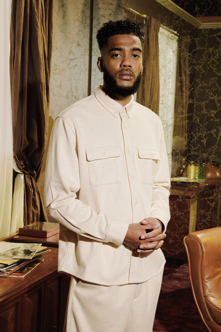 GRAF&WU Cashmere Solid Embroidered Small Logo Street Gentleman's Shirt