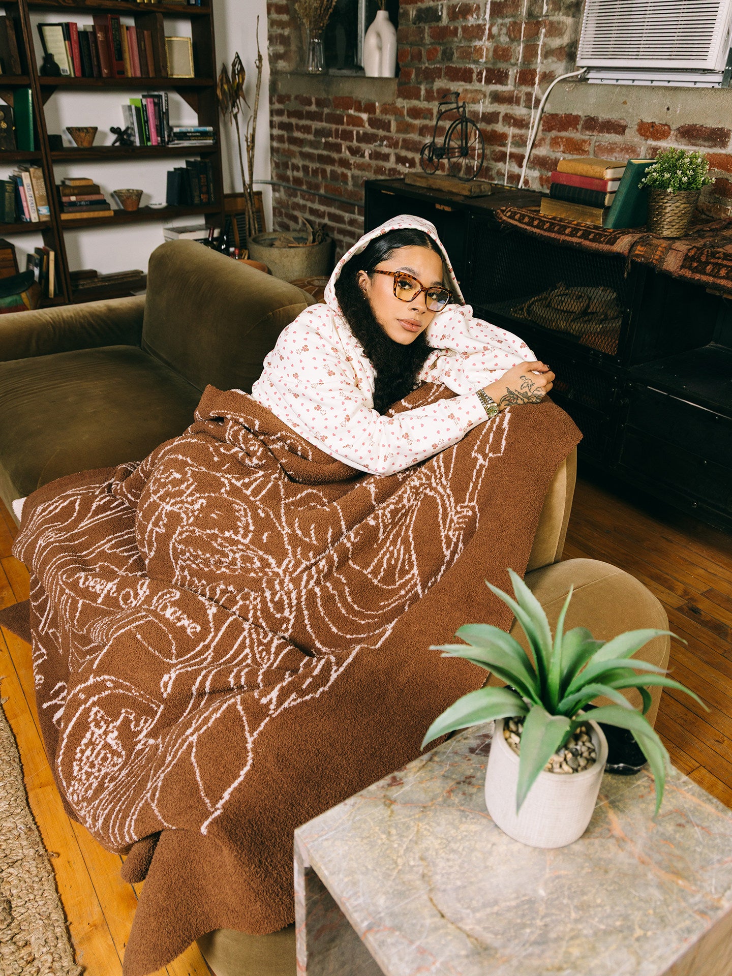 GRAFWU Victory Wealth Luck 3 Goddesses Plush Throw Blanket | Cozy Sofa Blanket for Home Decor