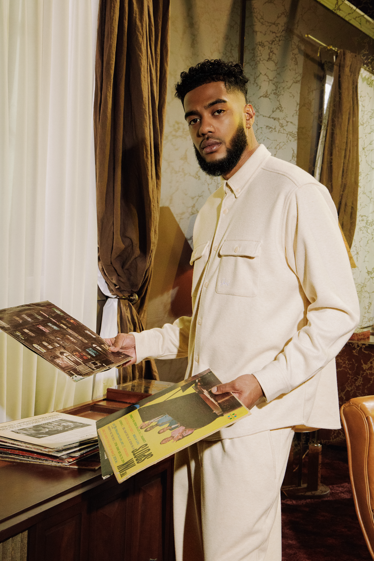 GRAF&WU Cashmere Solid Embroidered Small Logo Street Gentleman's Shirt