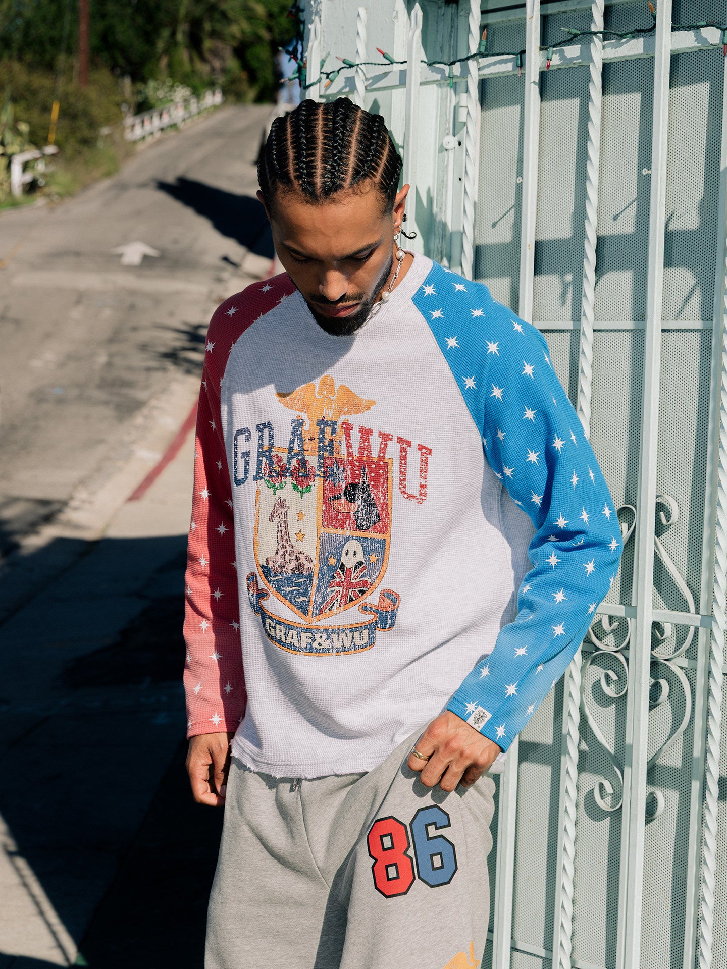 GRAF&WU Vintage Distressed Badge Star Raglan Sleeve Design Long-sleeved Shirt