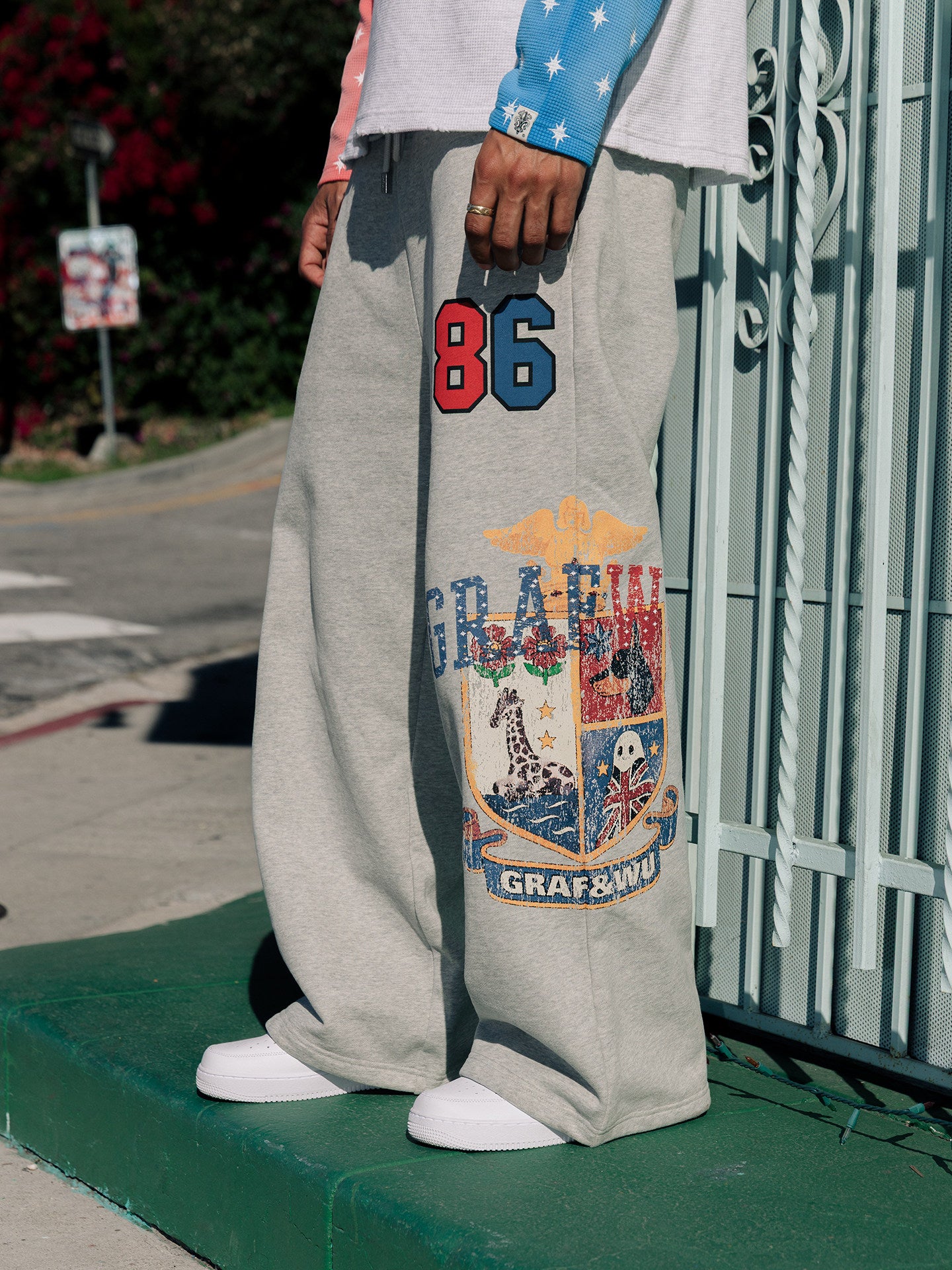 GRAF&WU Vintage Badge Graphic Oversize Sweatpants