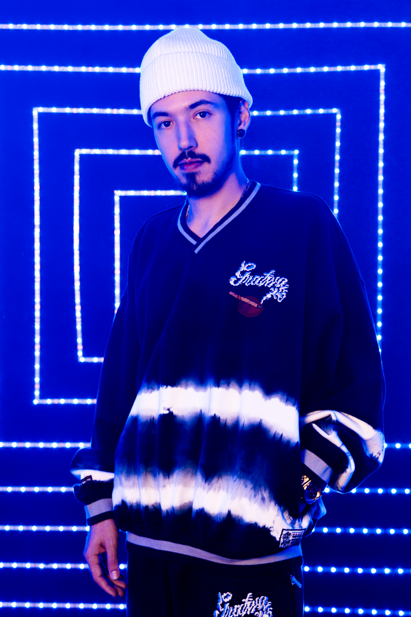 GRAF&WU Handmade Tie-dye V-neck Oversize Pullover Sweatshirt