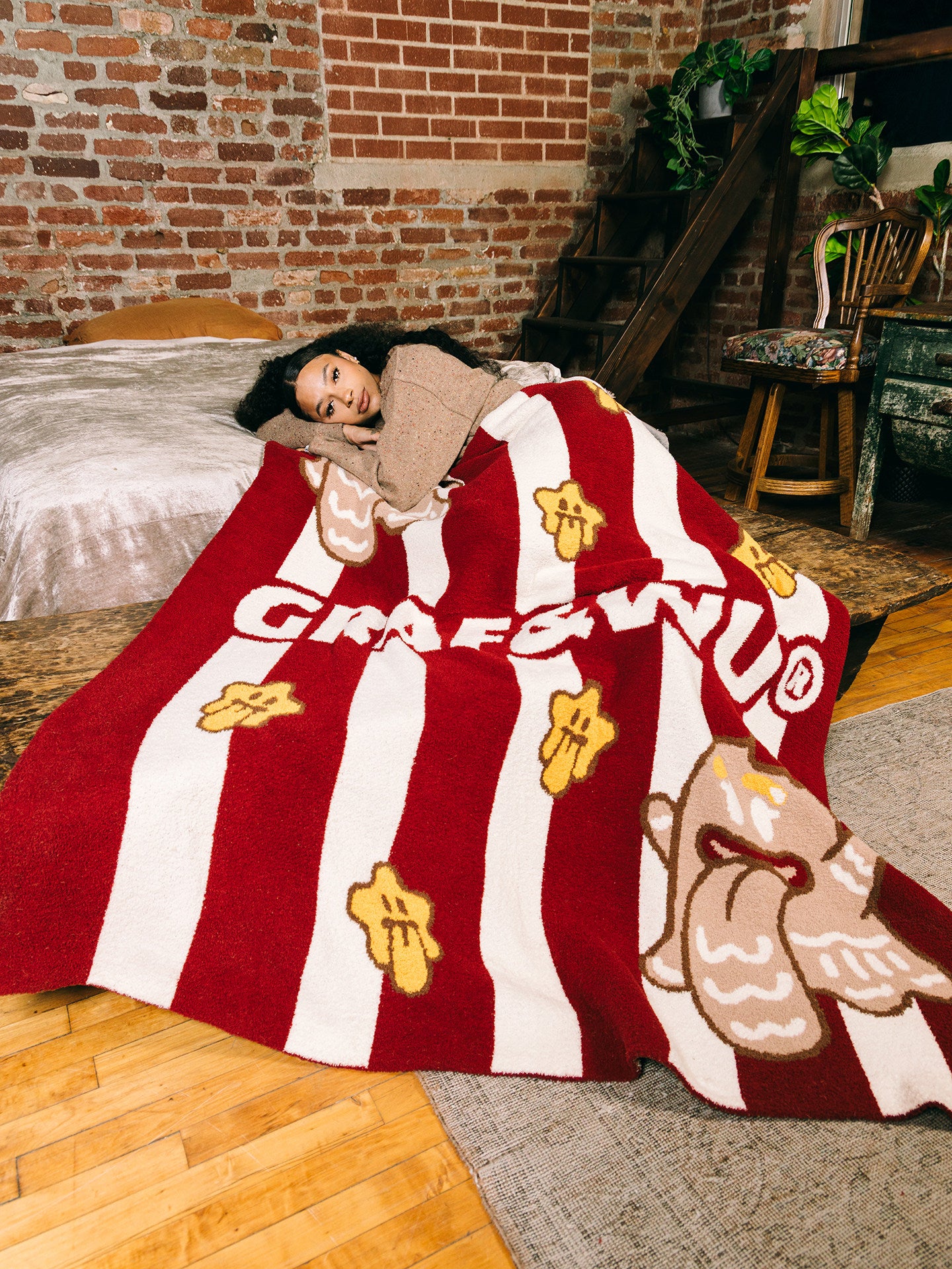 GRAF&WU Gingerbread Cute Ghost Plush Throw Blanket | Kawaii Cozy Sofa Blanket