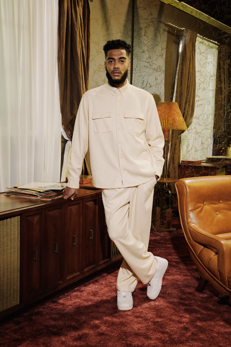 GRAF&WU Cashmere Solid Embroidered Small Logo Street Gentleman's Shirt