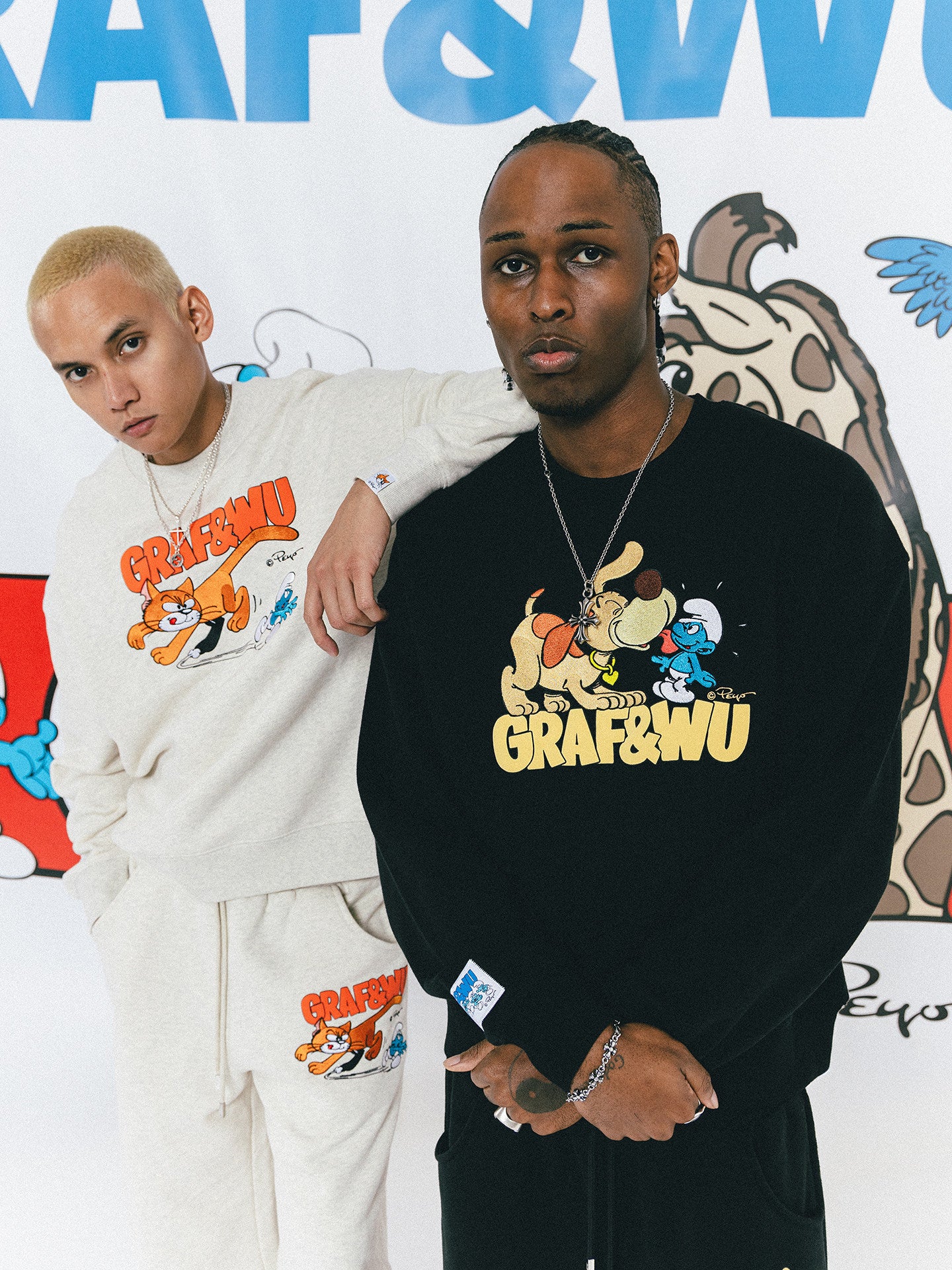 GRAF&WU Cat Dog Chasing Embroidered Crew Neck Fleece Sweatshirt