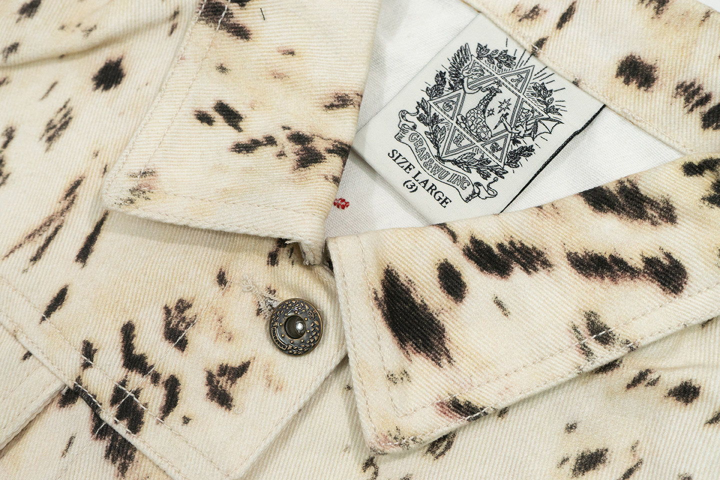 GRAF&WU Snow Leopard Print Lobster Button Short Jacket