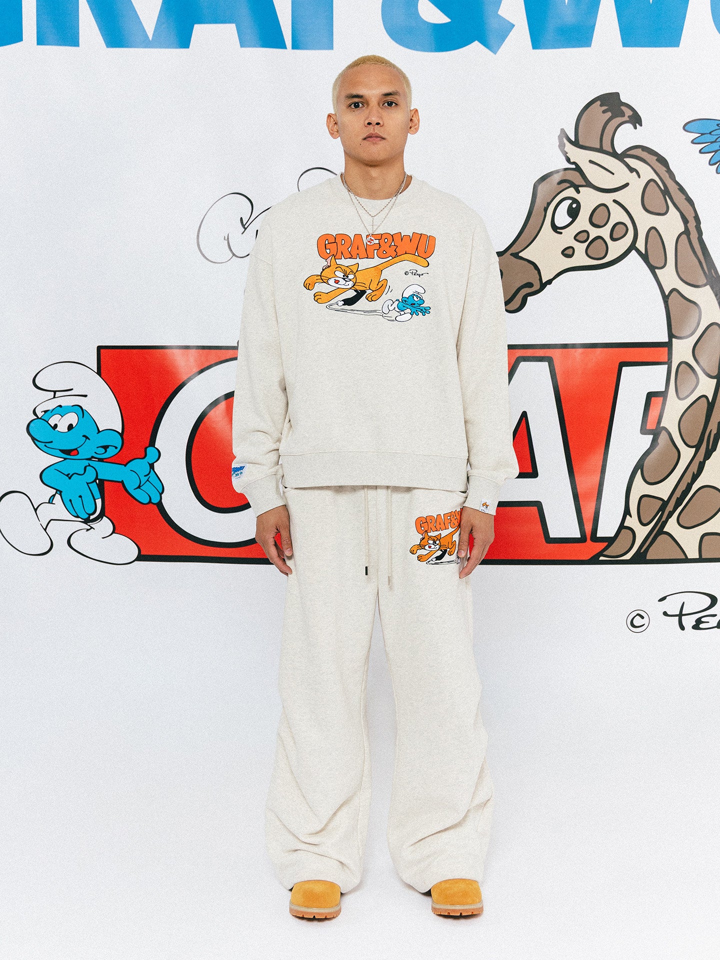 GRAF&WU Cat Dog Chasing Embroidered Crew Neck Fleece Sweatshirt