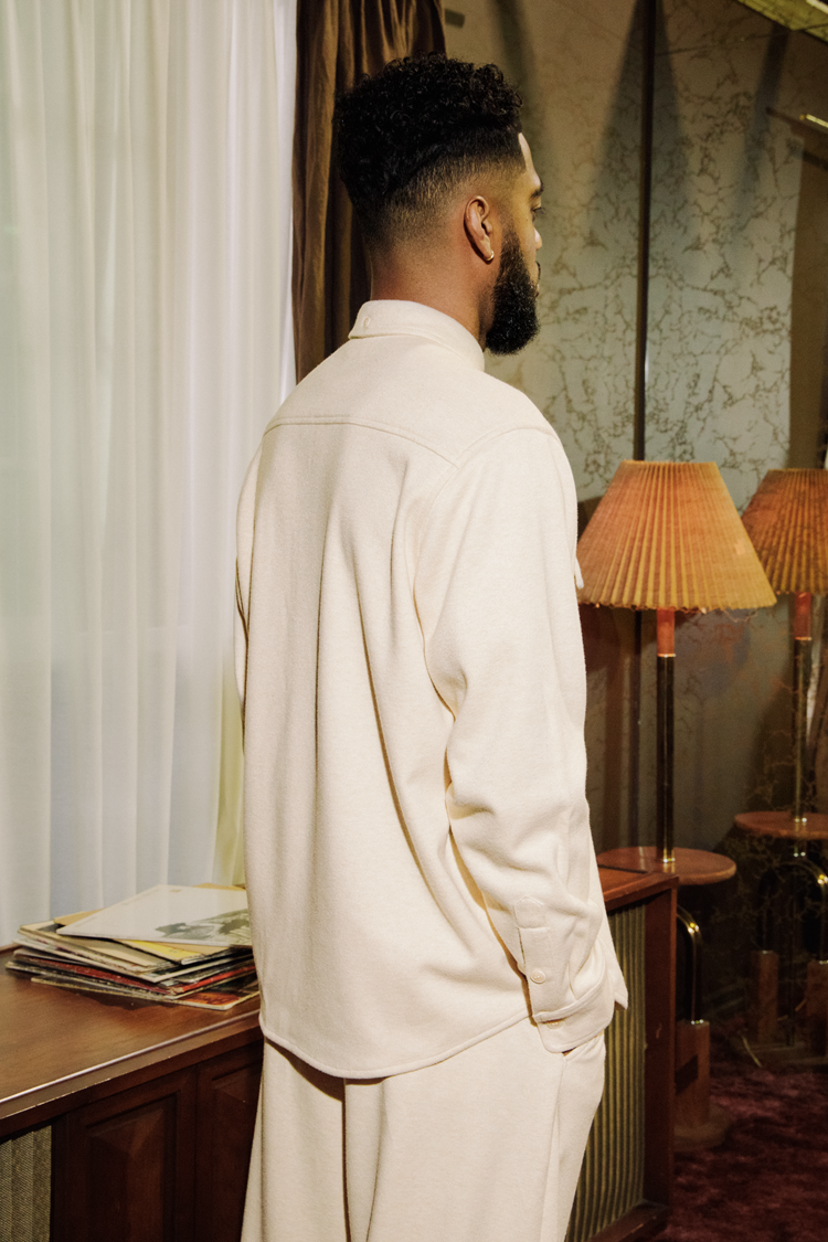 GRAF&WU Cashmere Solid Embroidered Small Logo Street Gentleman's Shirt