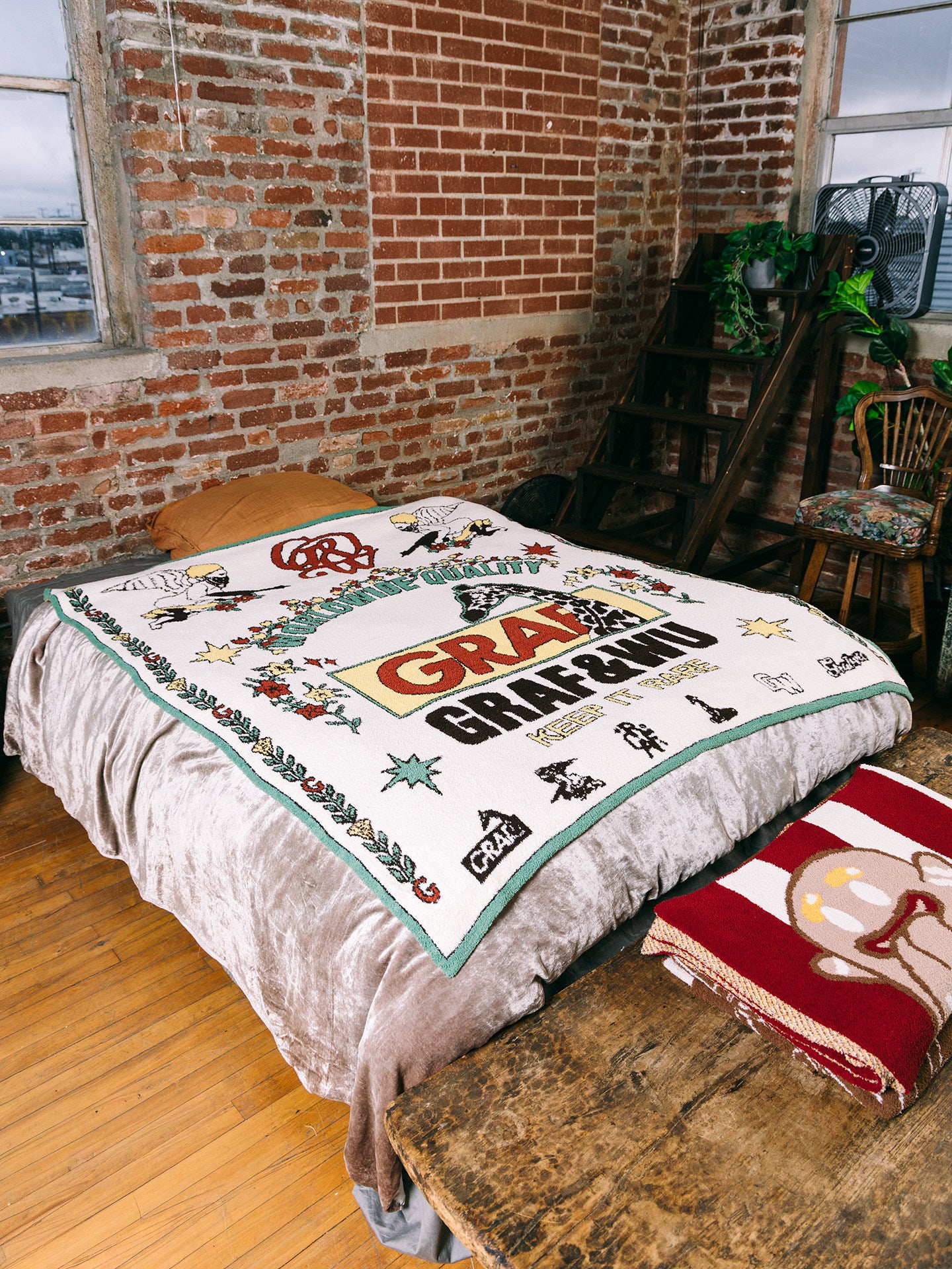 GRAF&WU Giraffe Angel Graphic Design Oversized Plush Throw Blanket | Cozy Sofa Blanket