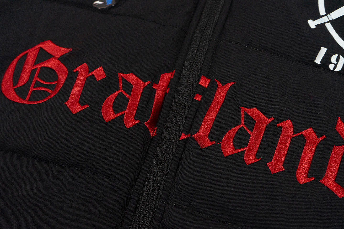 GRAF&WU Giraffe Playing Soccer Thick Warm Vest