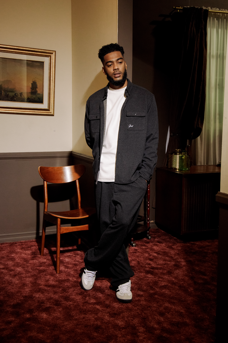 GRAF&WU Cashmere Solid Embroidered Small Logo Street Gentleman's Shirt