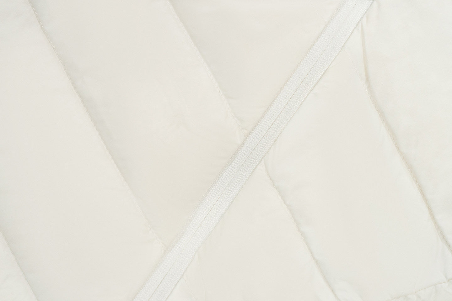 GRAF&WU Lightweight Hooded Puffer Jacket