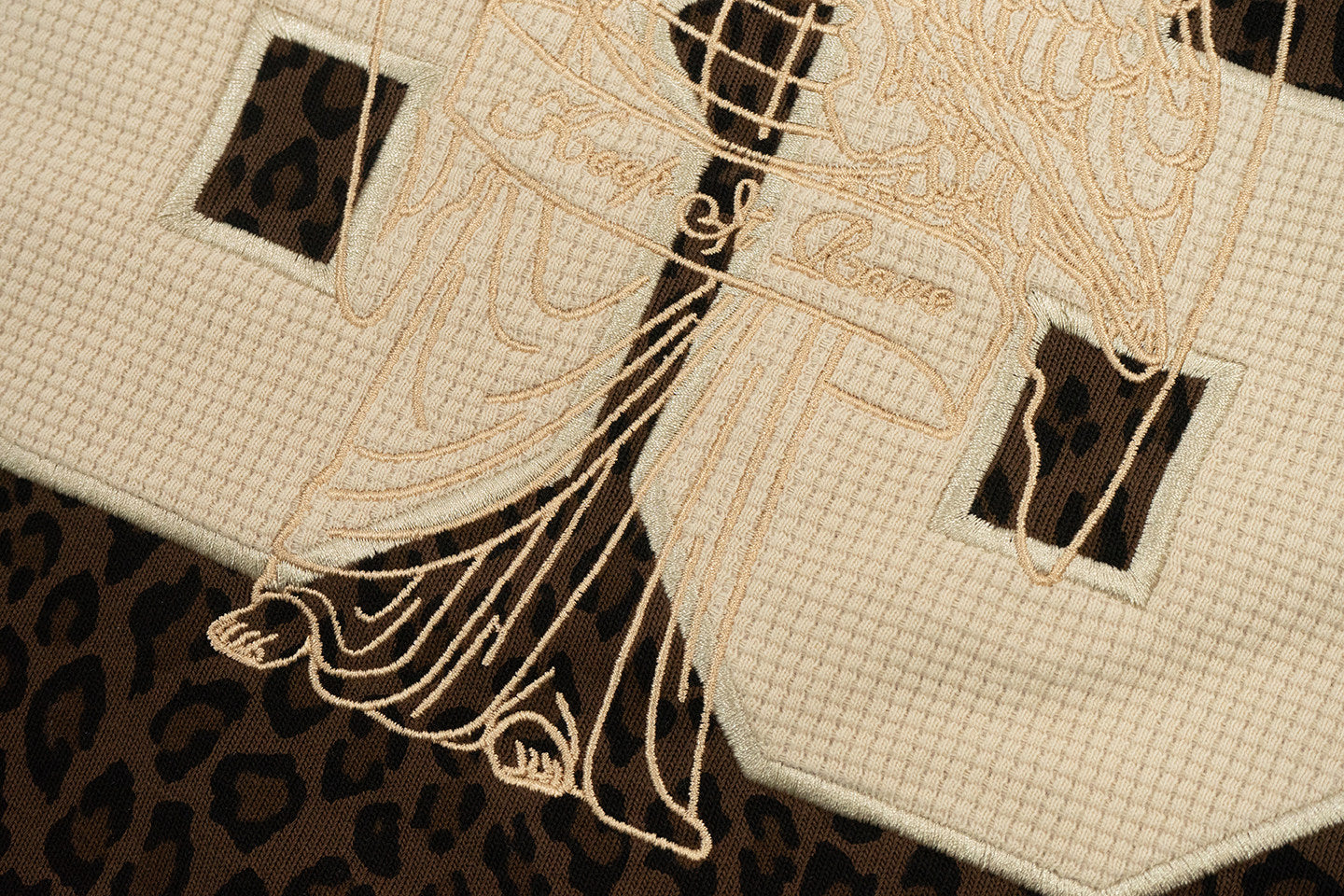 GRAF&WU Goddess Embroidered Short Leopard Long-Sleeved Sports Shirt