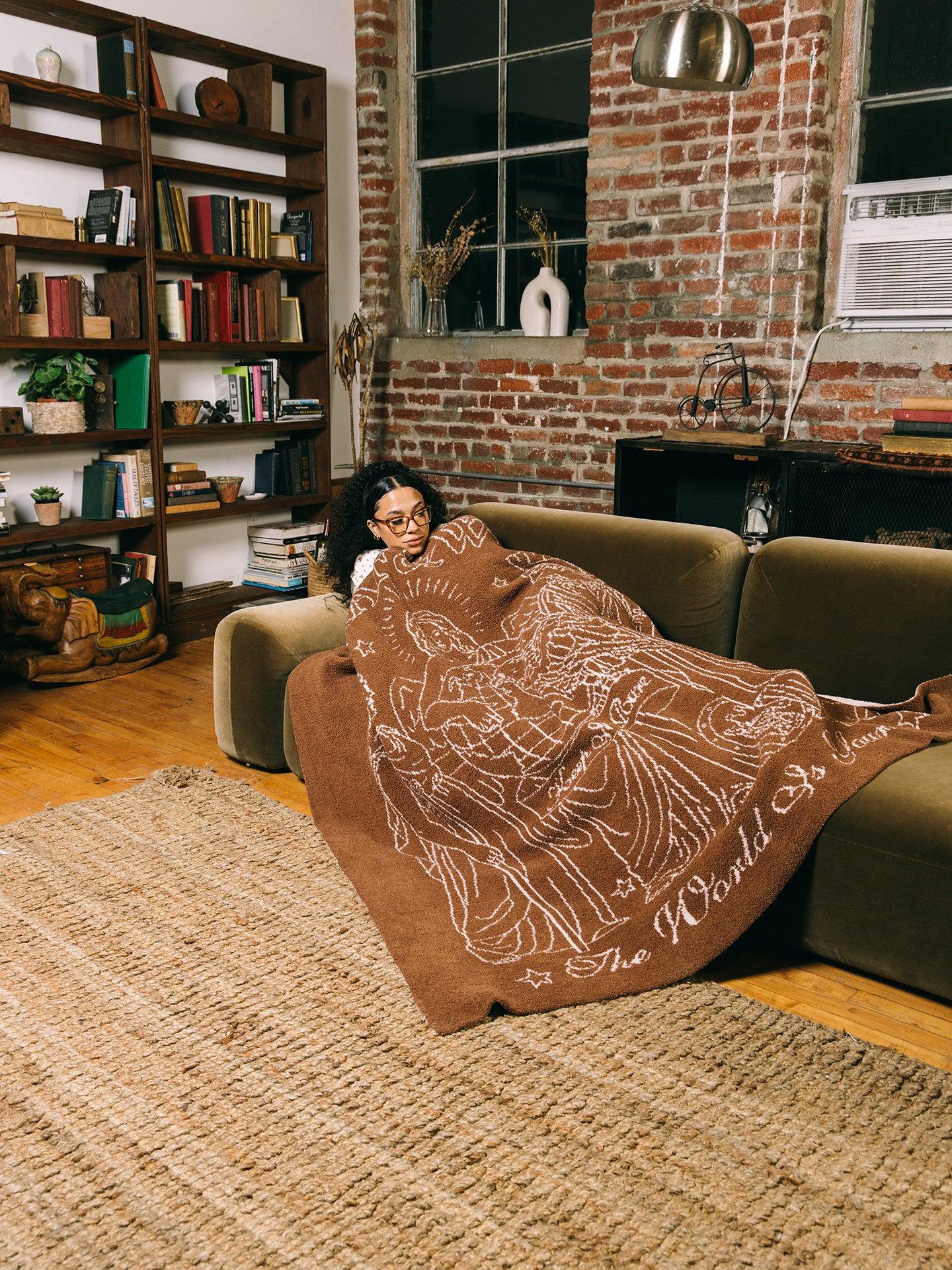 GRAFWU Victory Wealth Luck 3 Goddesses Plush Throw Blanket | Cozy Sofa Blanket for Home Decor