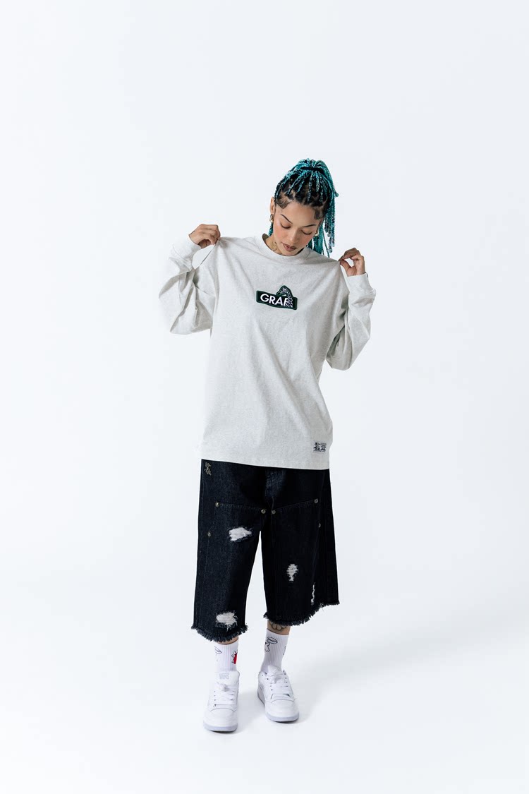 GRAF&WU Classic Giraffe Embroidered Long-Sleeve T-Shirt