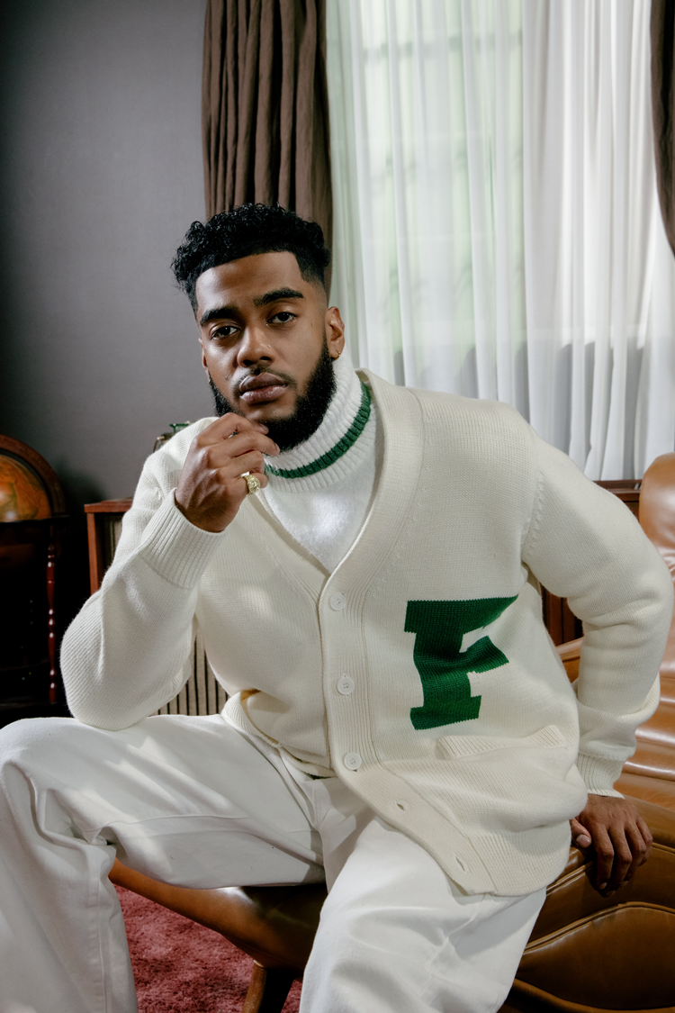 GRAF&WU Embroidered Wool Comfortable Turtleneck Sweater