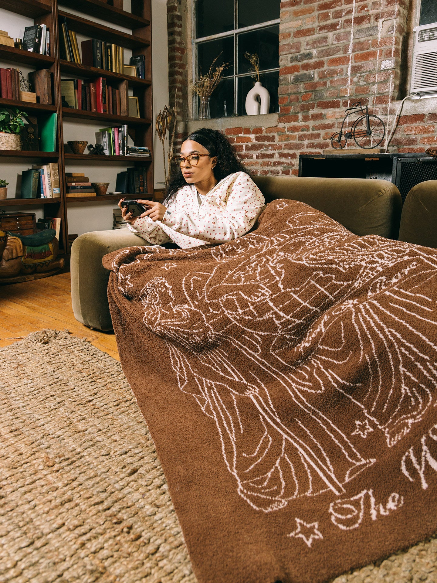 GRAFWU Victory Wealth Luck 3 Goddesses Plush Throw Blanket | Cozy Sofa Blanket for Home Decor