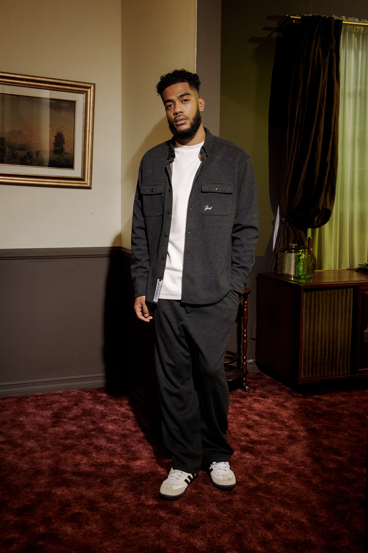 GRAF&WU Cashmere Solid Embroidered Small Logo Street Gentleman's Shirt