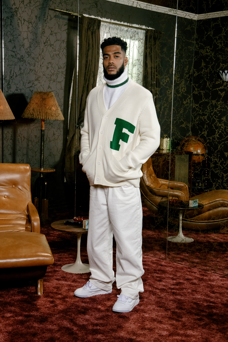 GRAF&WU Embroidered Wool Comfortable Turtleneck Sweater