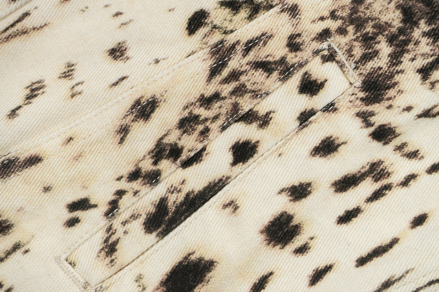 GRAF&WU Snow Leopard Print Lobster Button Short Jacket