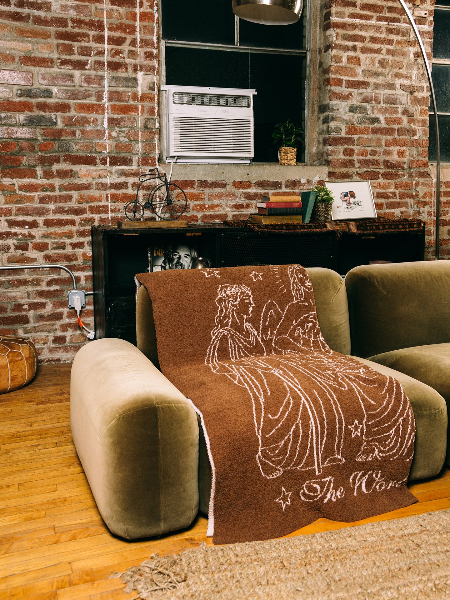 GRAFWU Victory Wealth Luck 3 Goddesses Plush Throw Blanket | Cozy Sofa Blanket for Home Decor