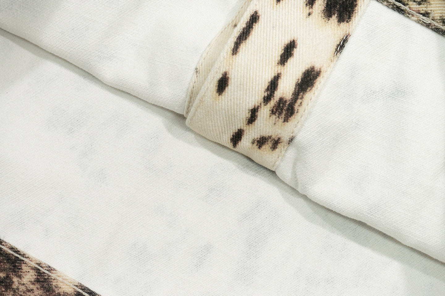 GRAF&WU Snow Leopard Print Lobster Button Short Jacket