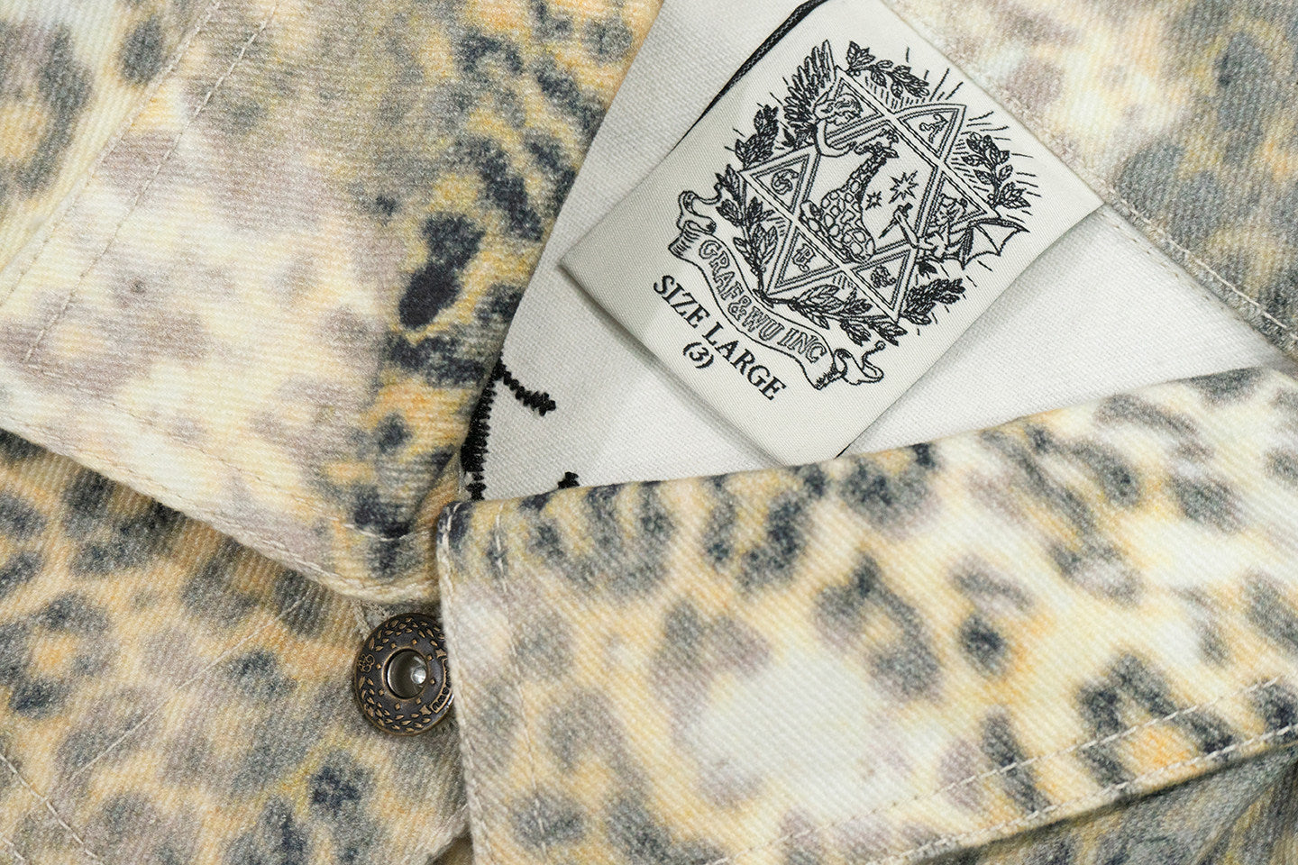 GRAF&WU Snow Leopard Print Lobster Button Short Jacket