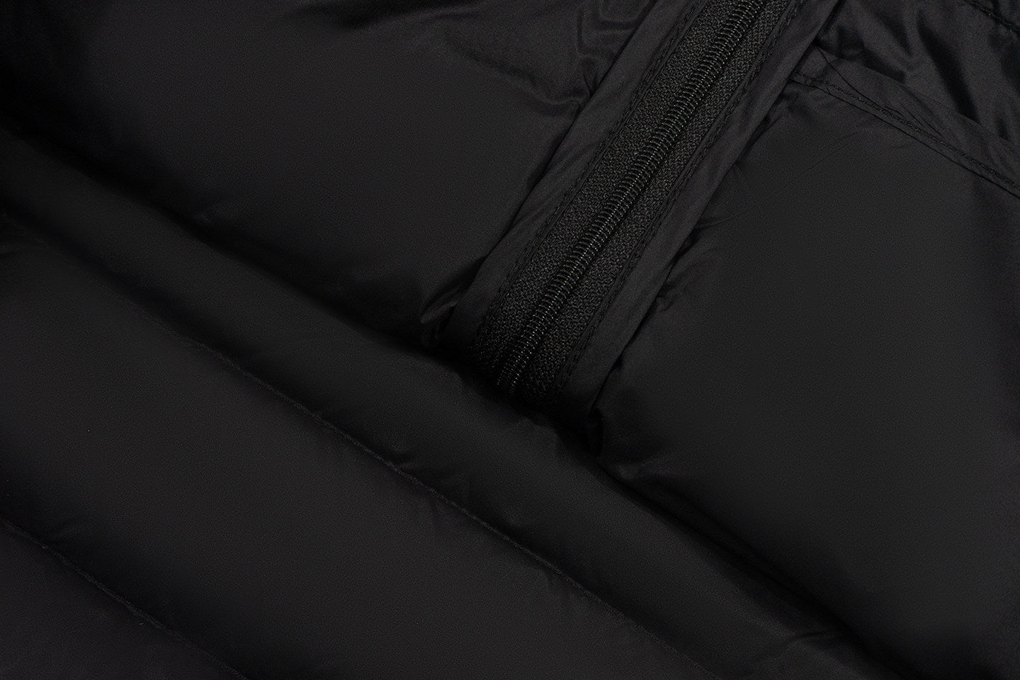 GRAF&WU Lightweight Hooded Puffer Jacket