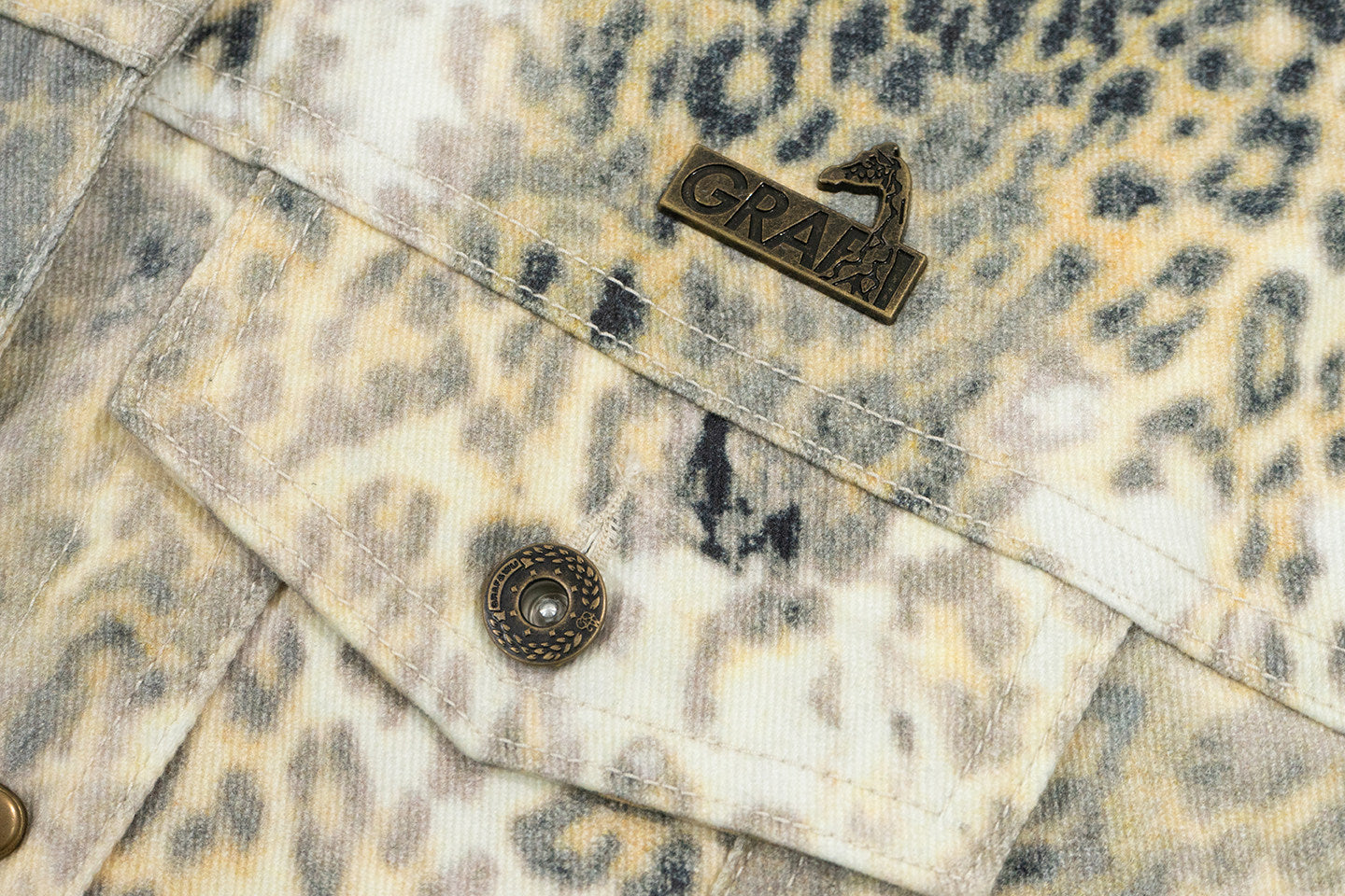 GRAF&WU Snow Leopard Print Lobster Button Short Jacket