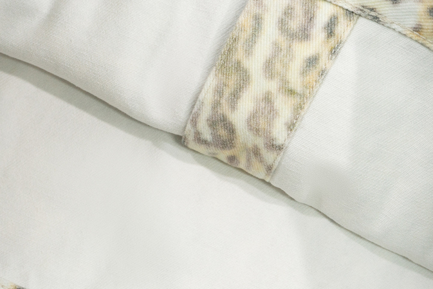 GRAF&WU Snow Leopard Print Lobster Button Short Jacket