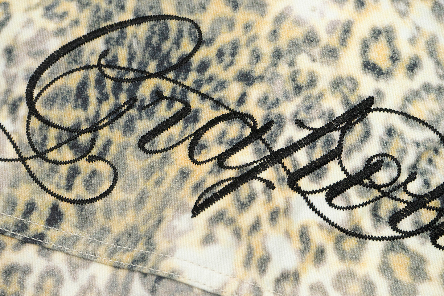 GRAF&WU Snow Leopard Print Lobster Button Short Jacket