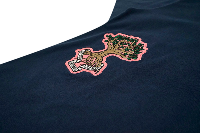 GRAF&WU Giraffe University Knowledge Power Embroidered Badge Cotton T-shirt